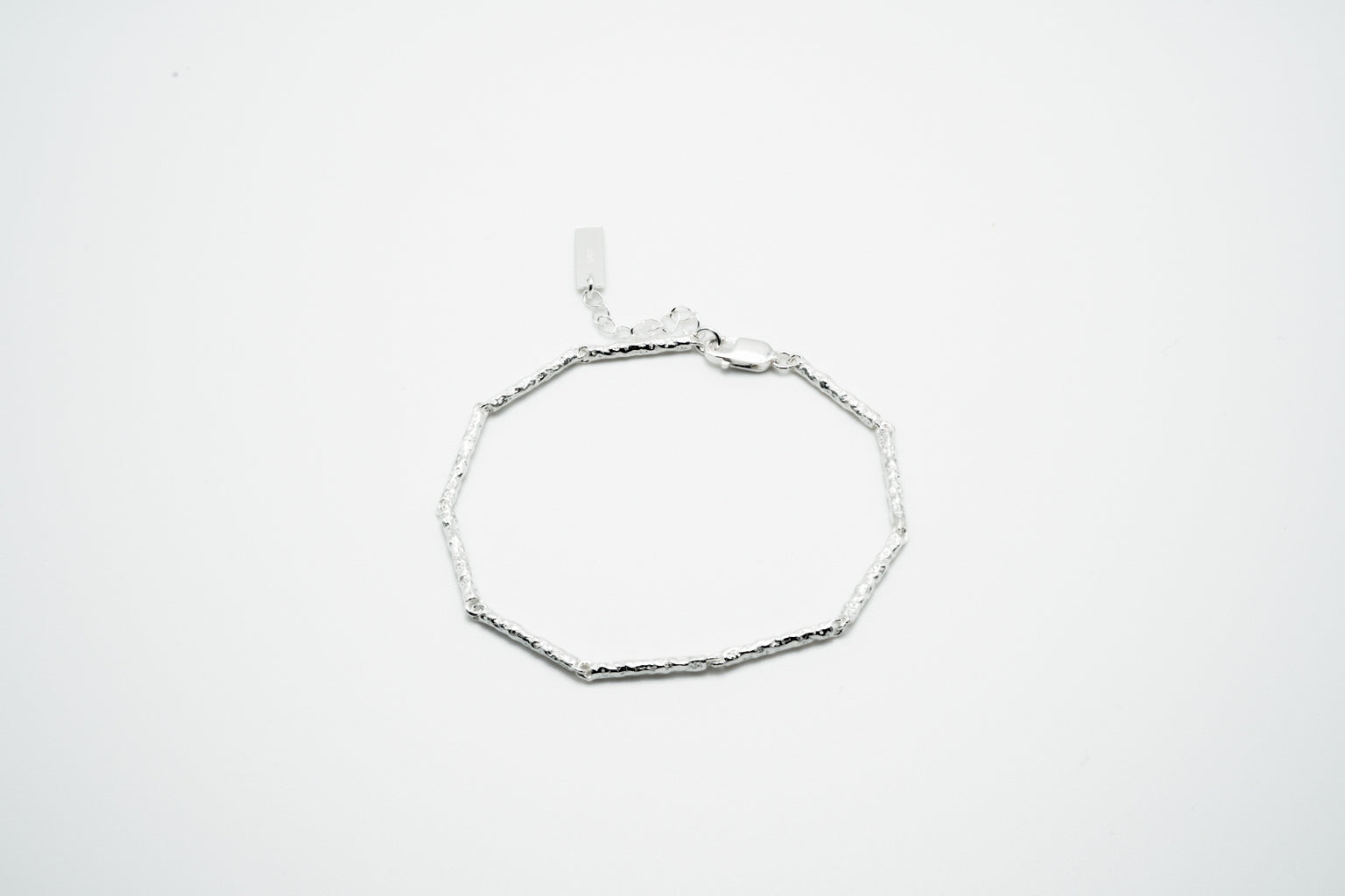 TEXTURED BAR BRACELET