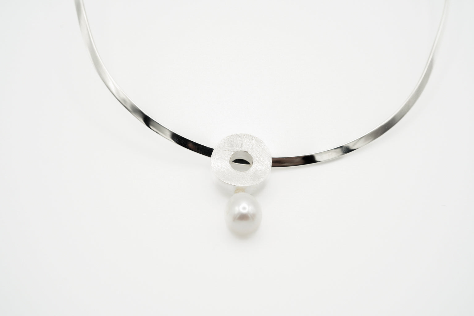 PEARL HARD CHOKER