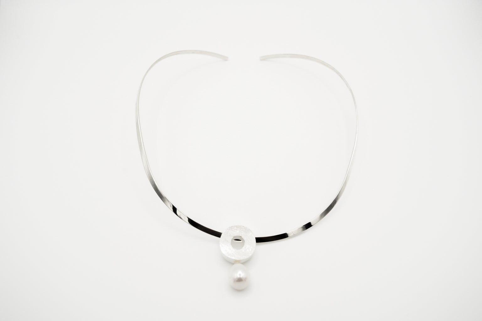 PEARL HARD CHOKER