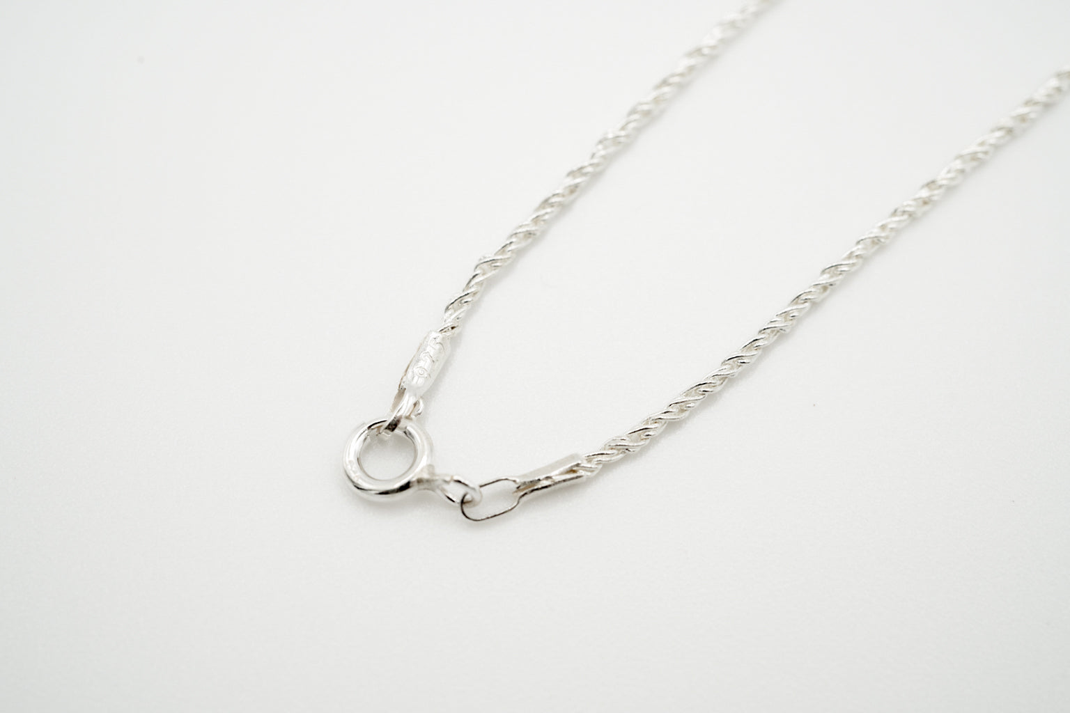 TWIST THIN NECKLACE