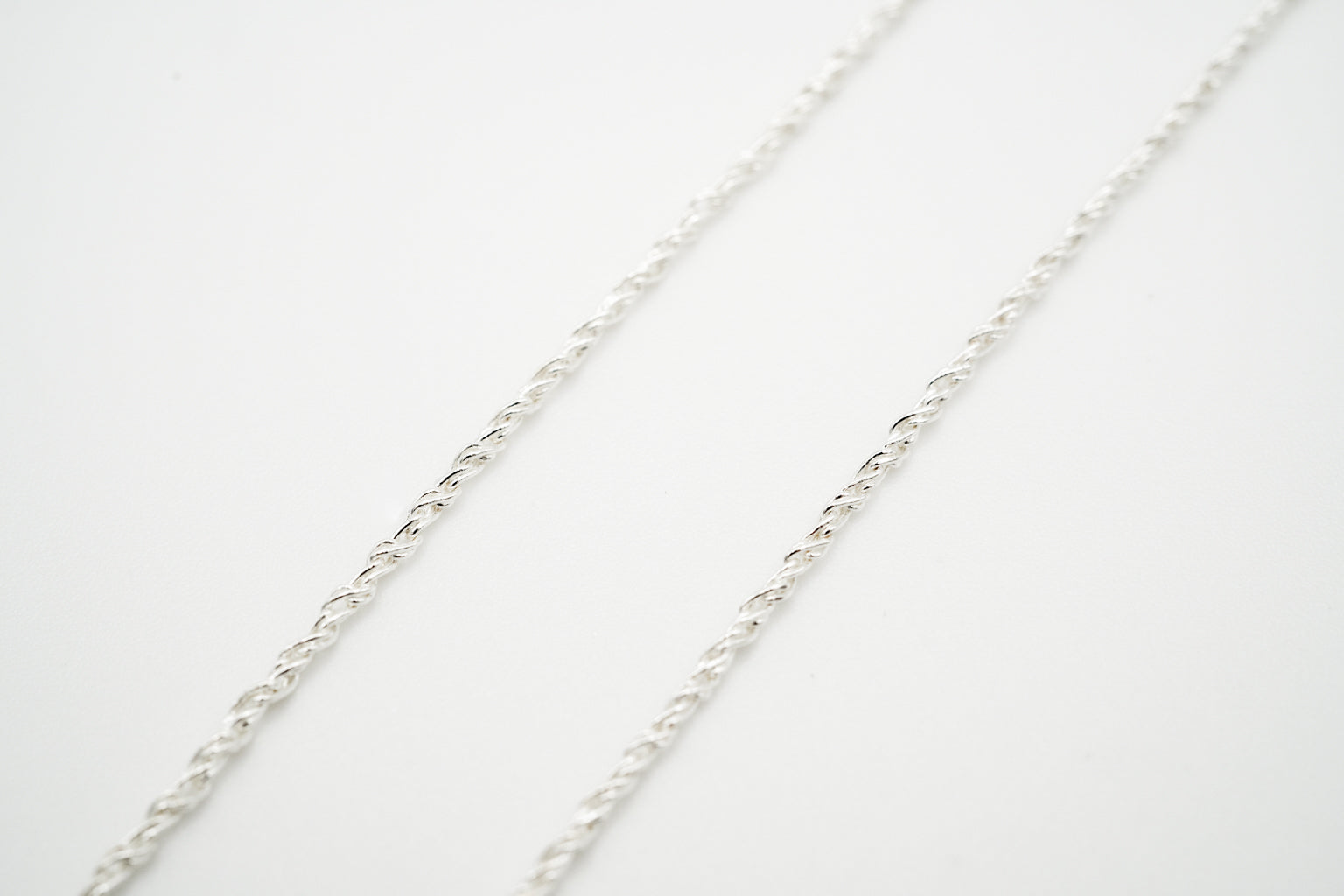 TWIST THIN NECKLACE