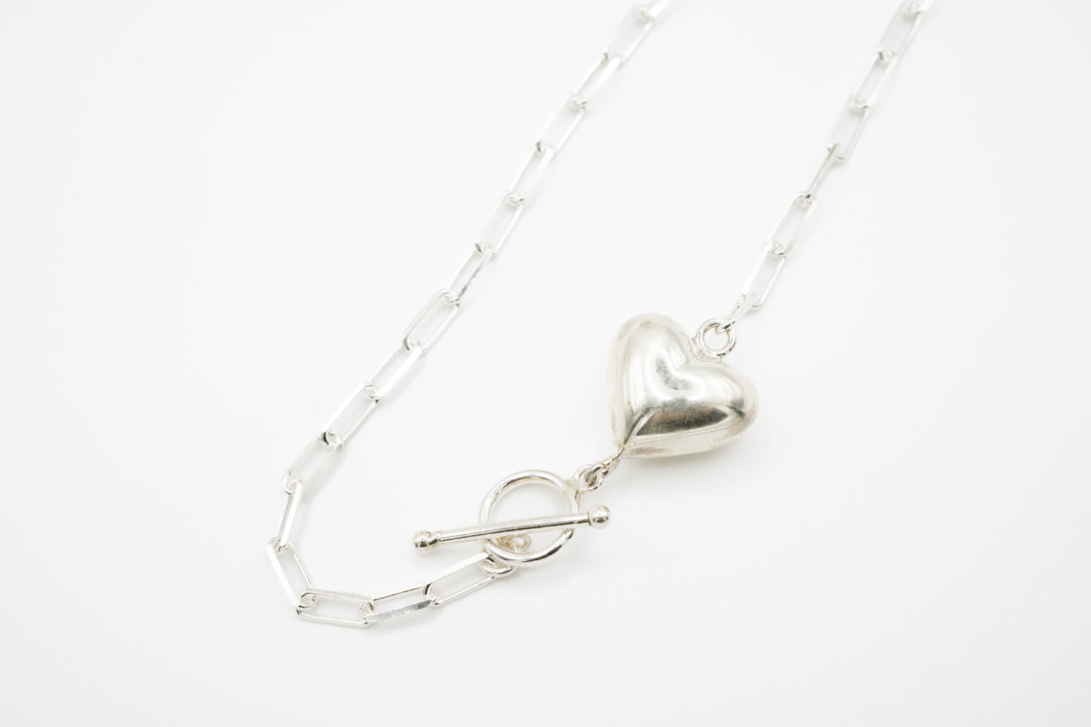 HEART MOTIF NECKLACE