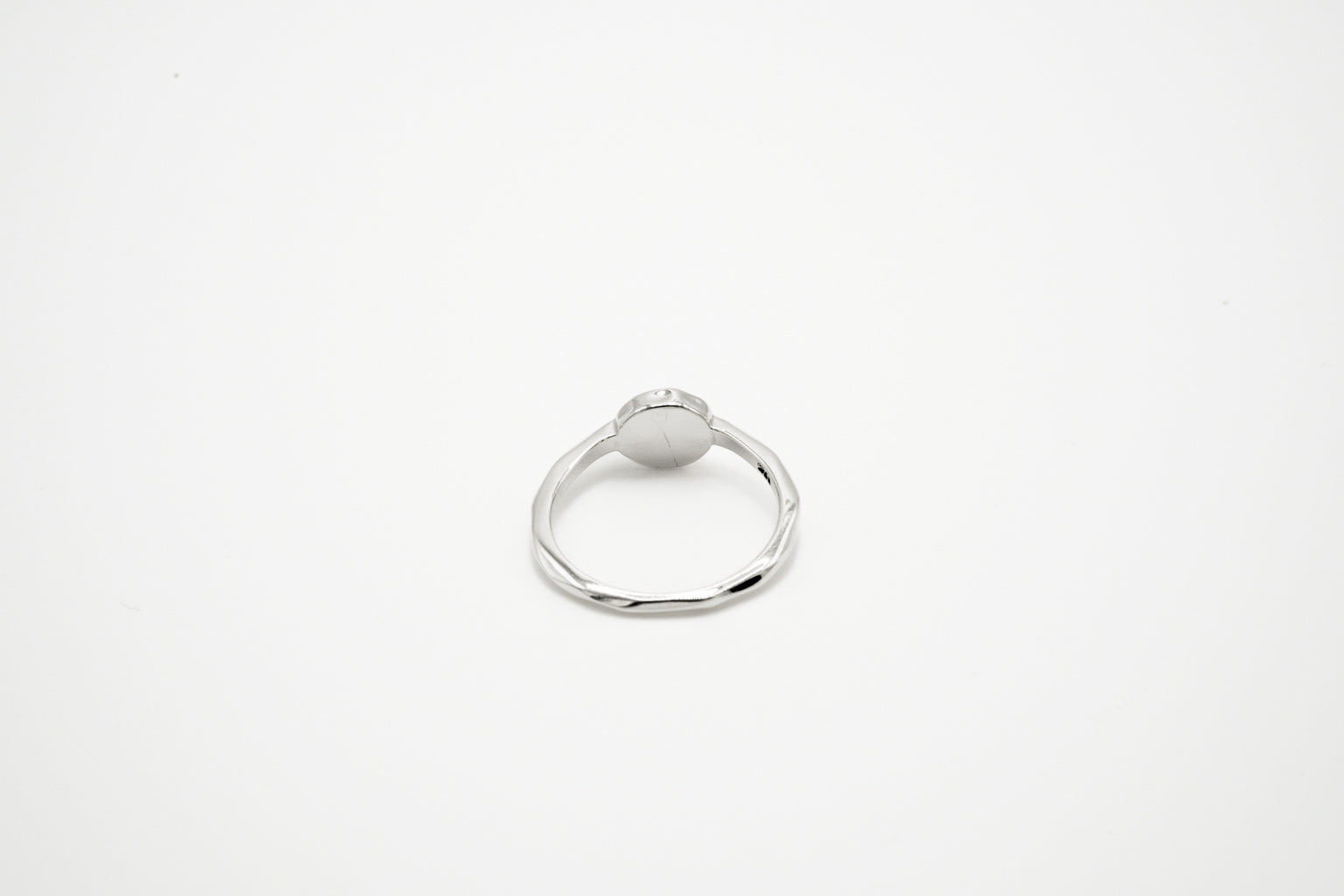 CIRCULAR STONE RING