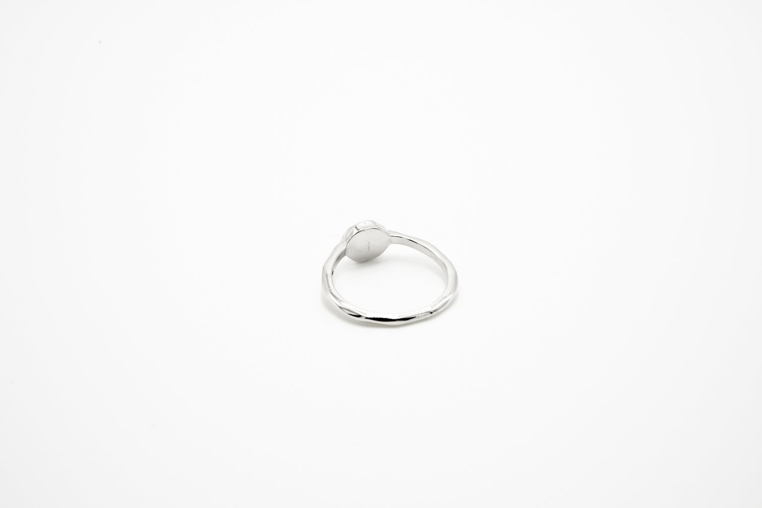 CIRCULAR STONE RING