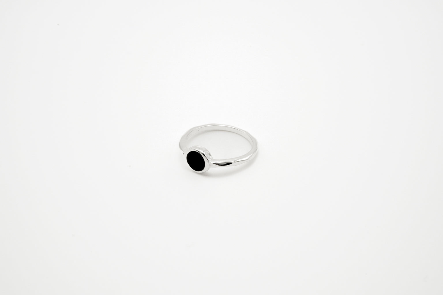 CIRCULAR STONE RING