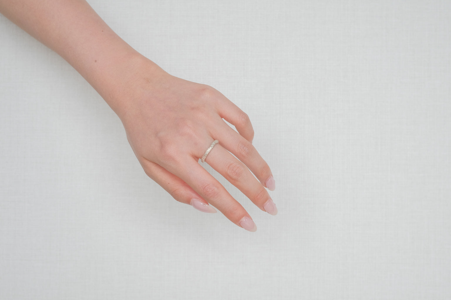 TEXTURED TWIST RING