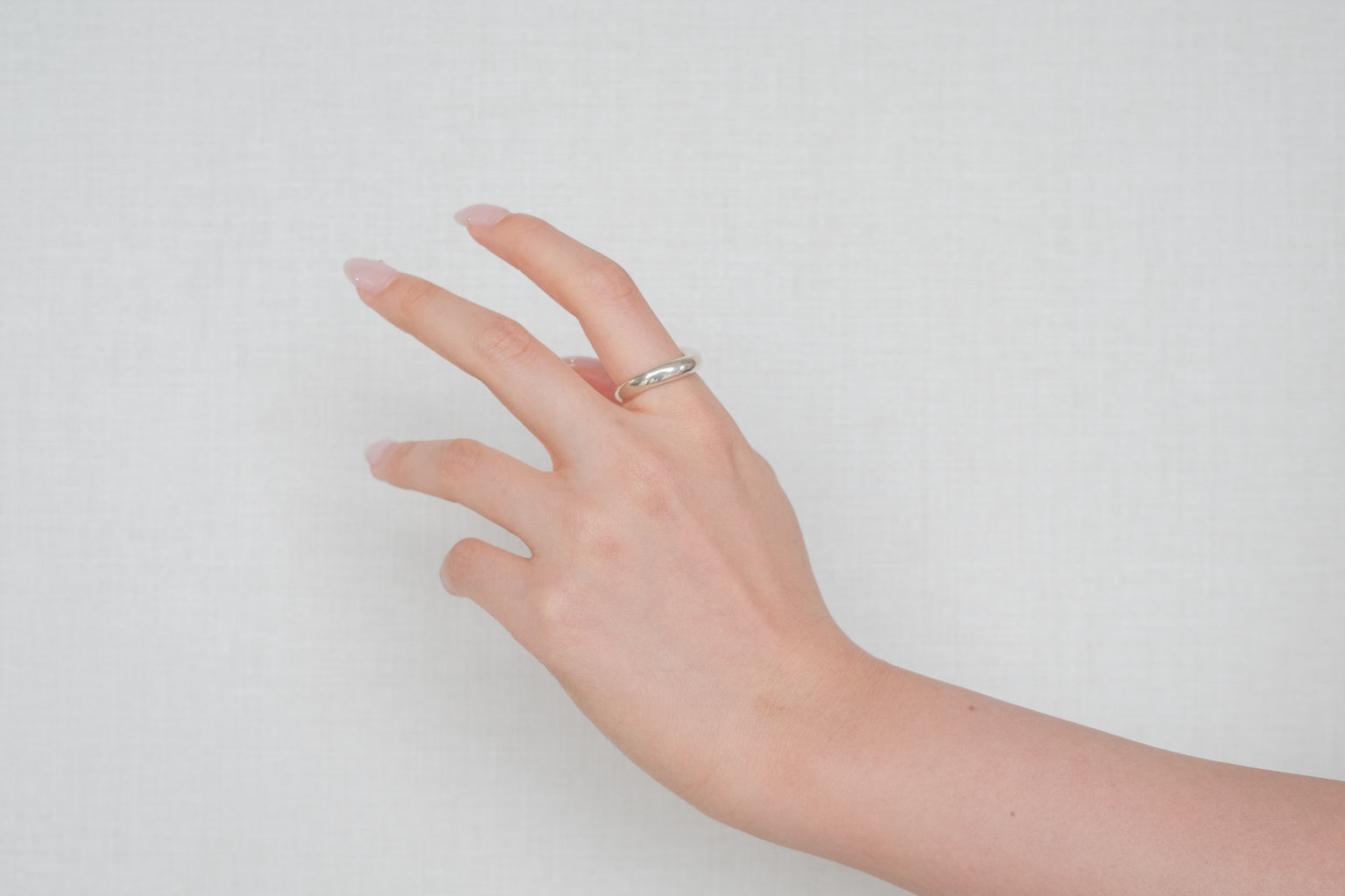 OVAL UNEVEN RING