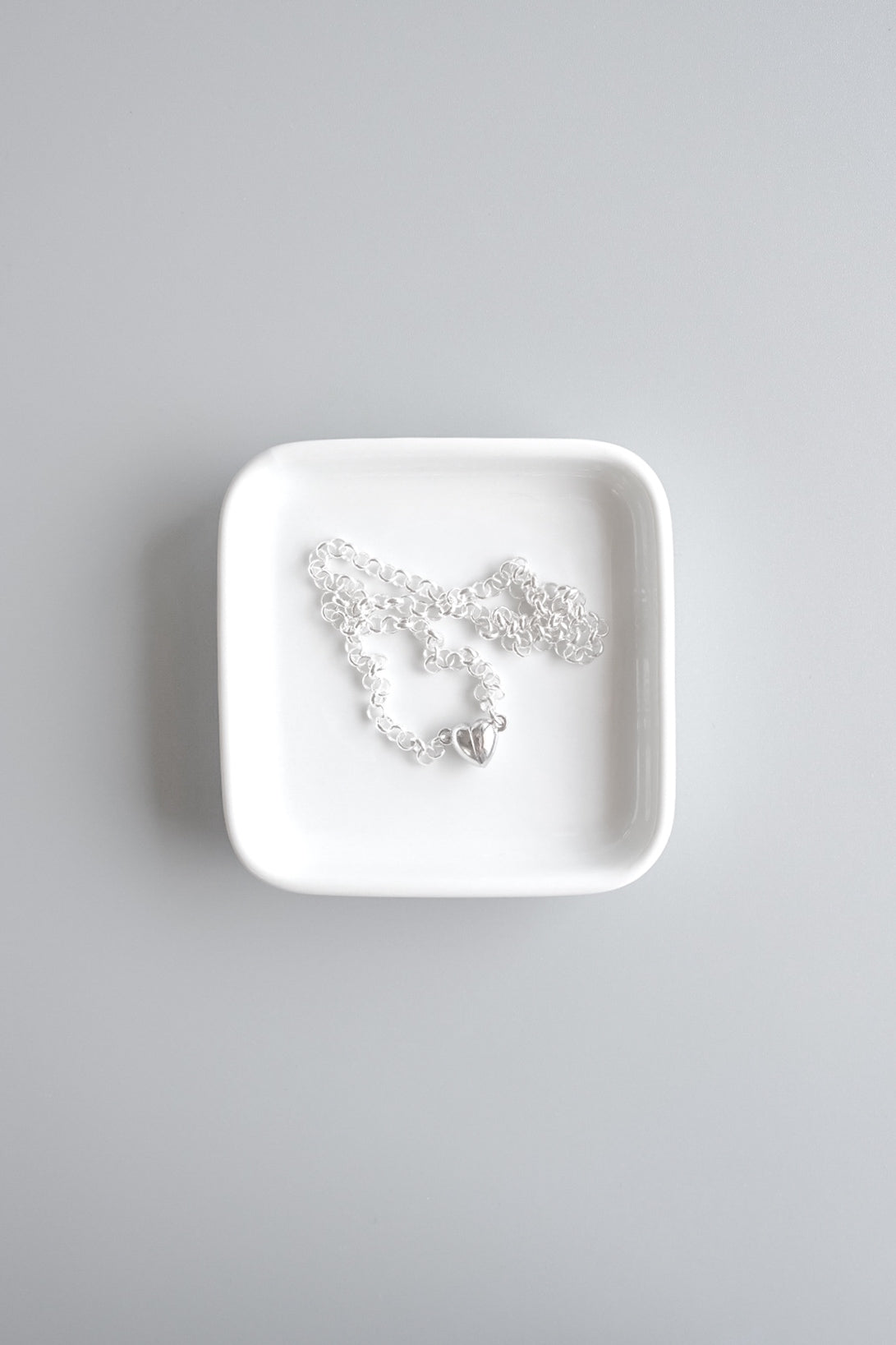 HEART MAGNET NECKLACE
