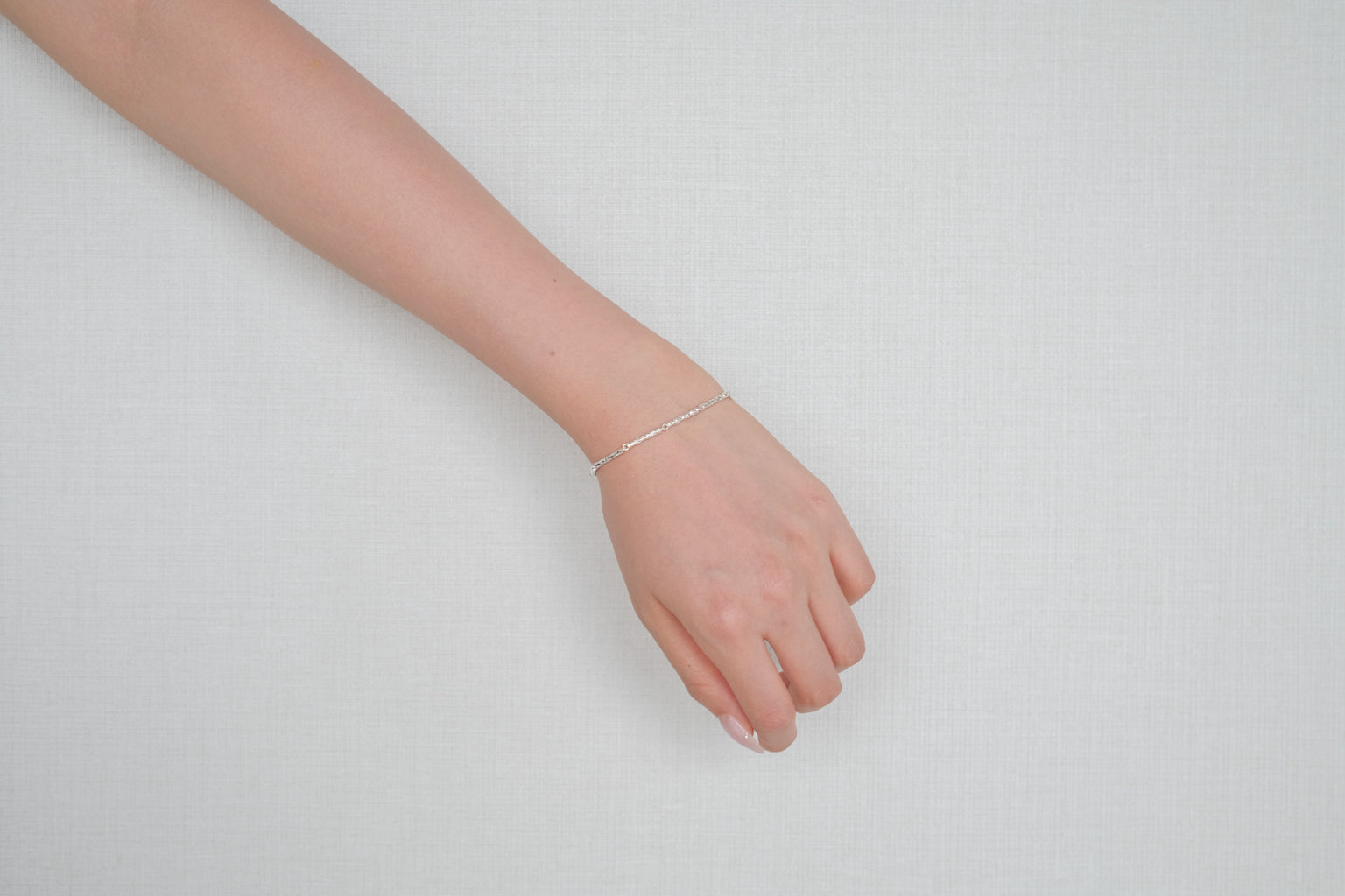 TEXTURED BAR BRACELET