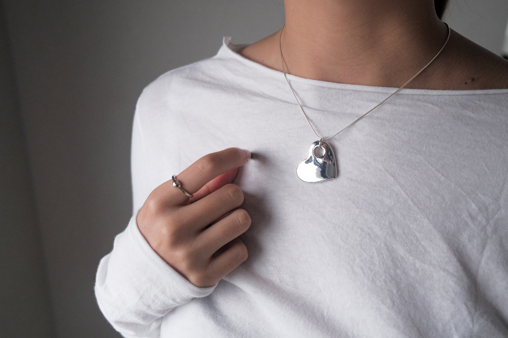 HOLIDAY HEART CHARM NECKLACE(L)