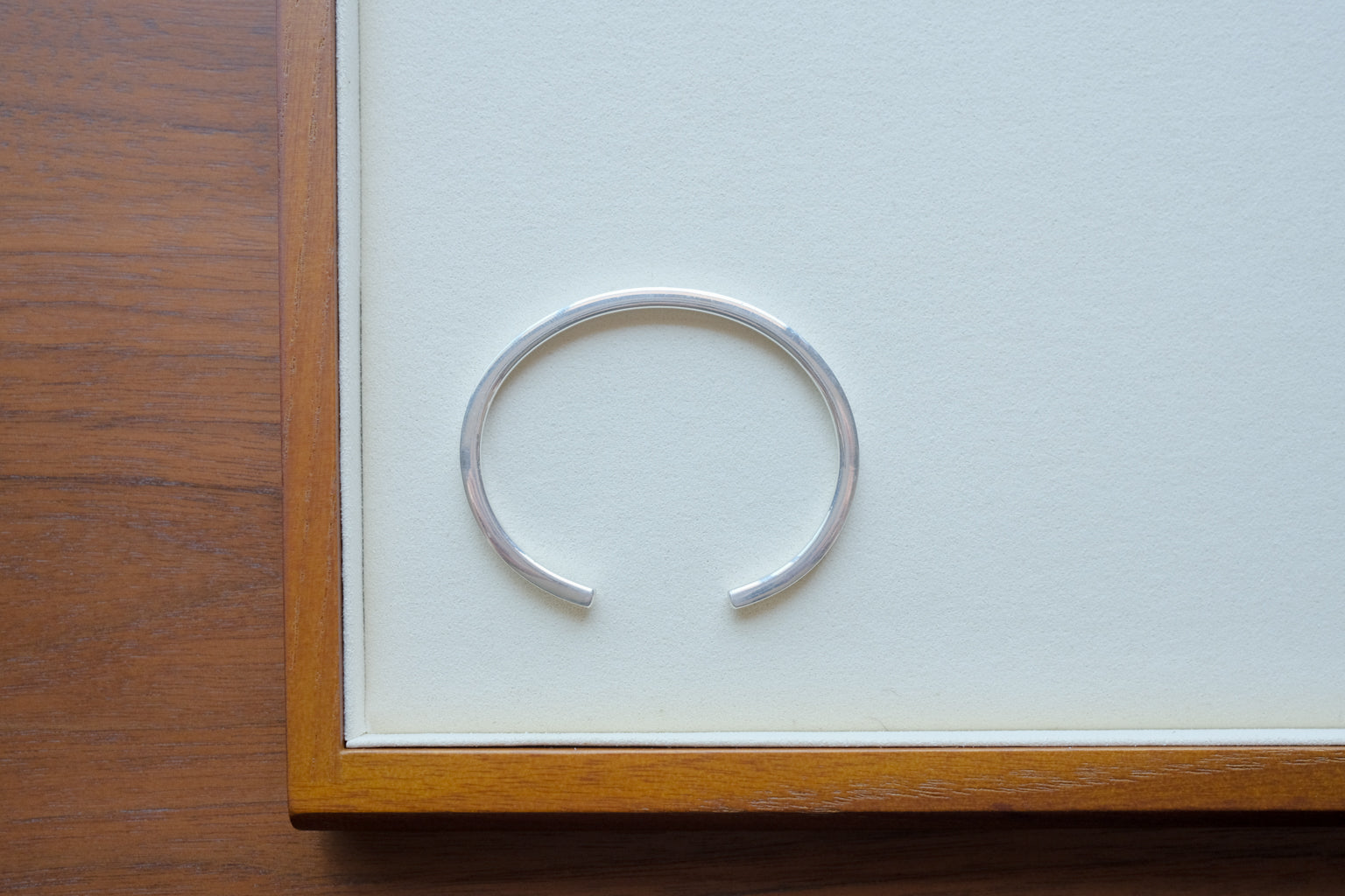 SOLID BANGLE