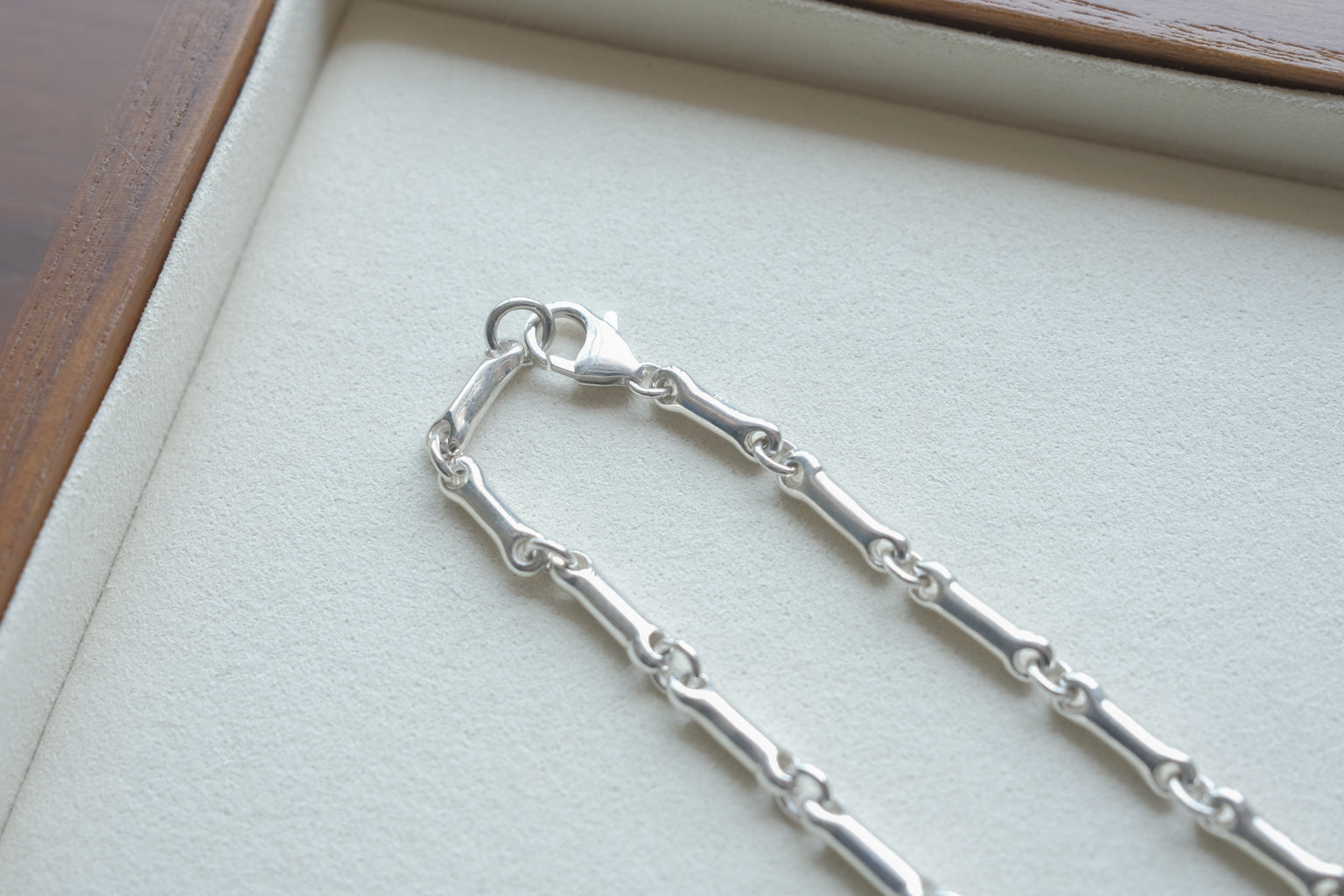 BONE MOTIF NECKLACE
