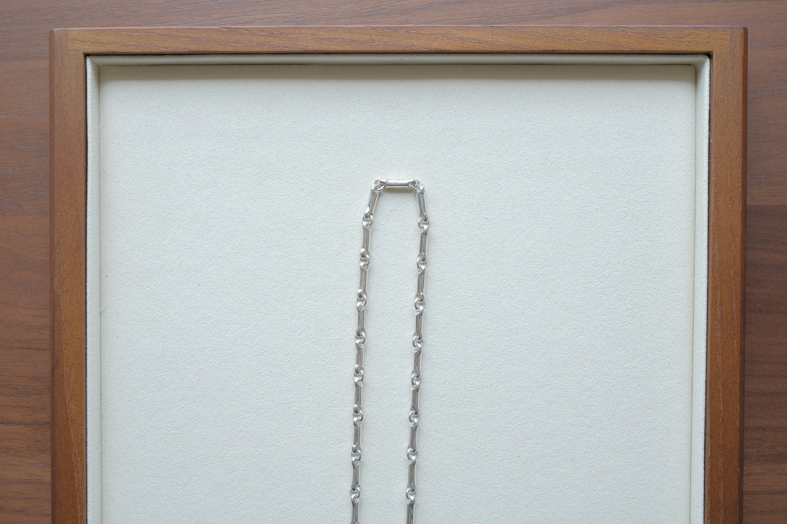 BONE MOTIF NECKLACE