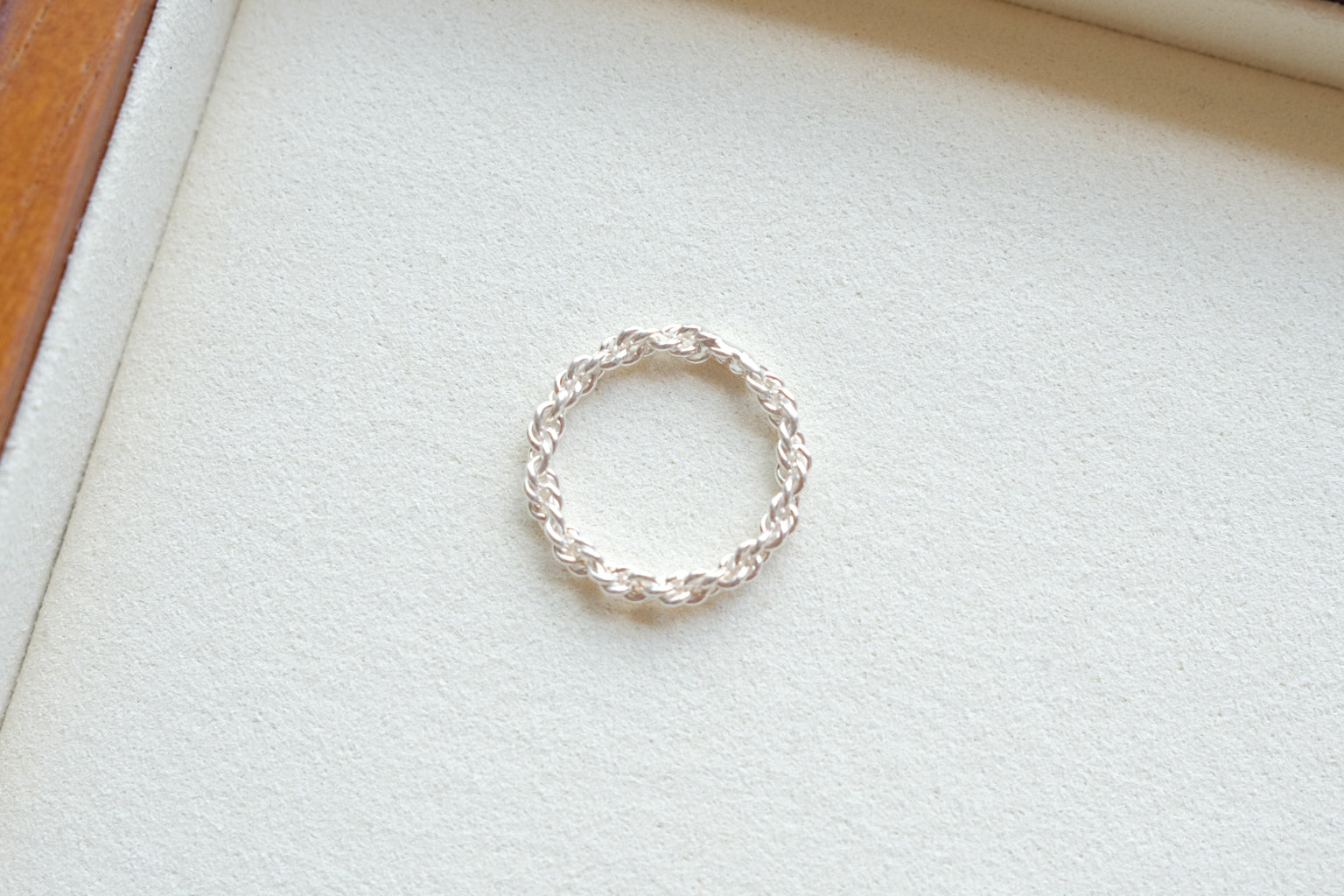 TWISTED CHAIN RING