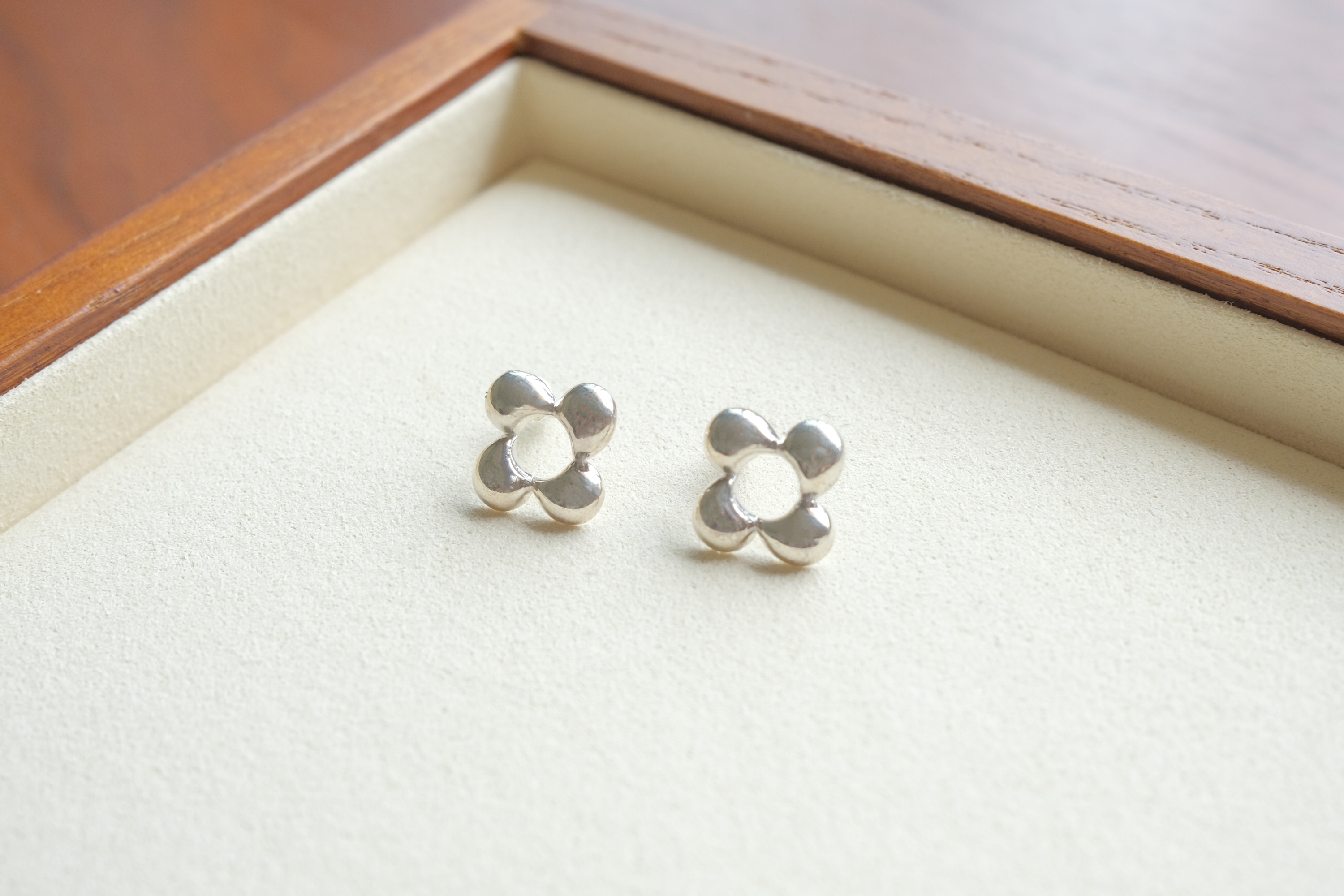 MODERN FLOWER PIERCE