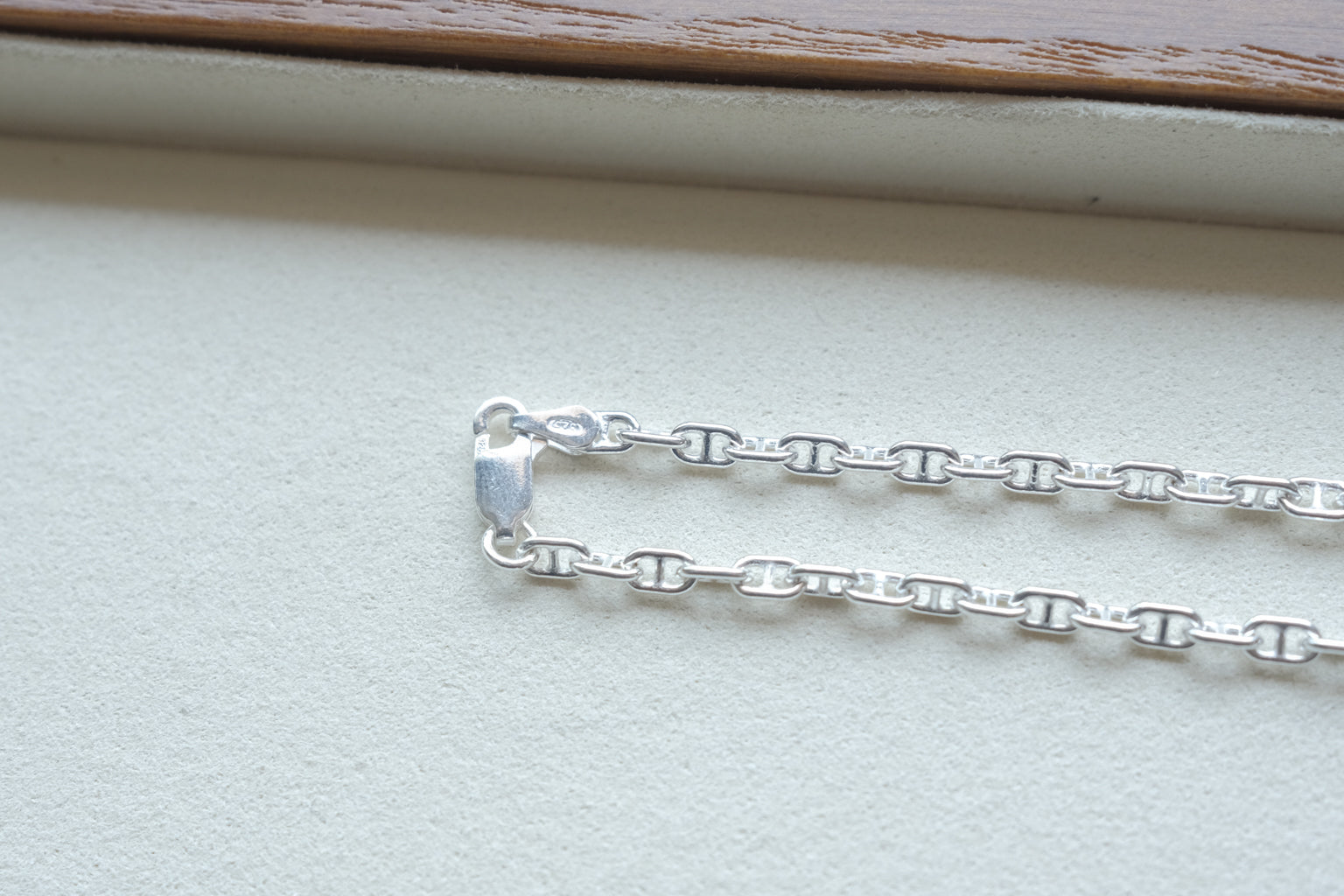 MINI ANCHOR CHAIN NECKLACE