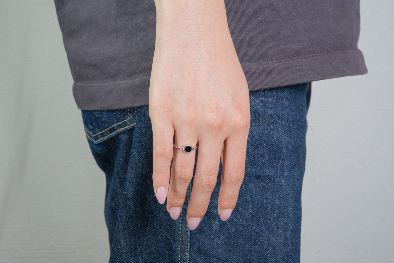 CIRCULAR STONE RING