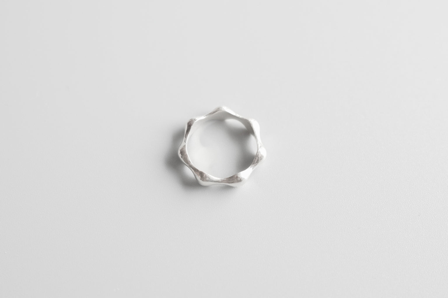 UNDULATE RING